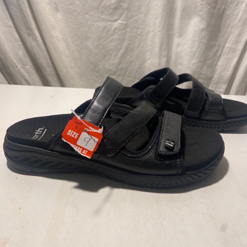 Earth black leather 3 strap flat sandals size 9 NWT - Picture 2 of 6